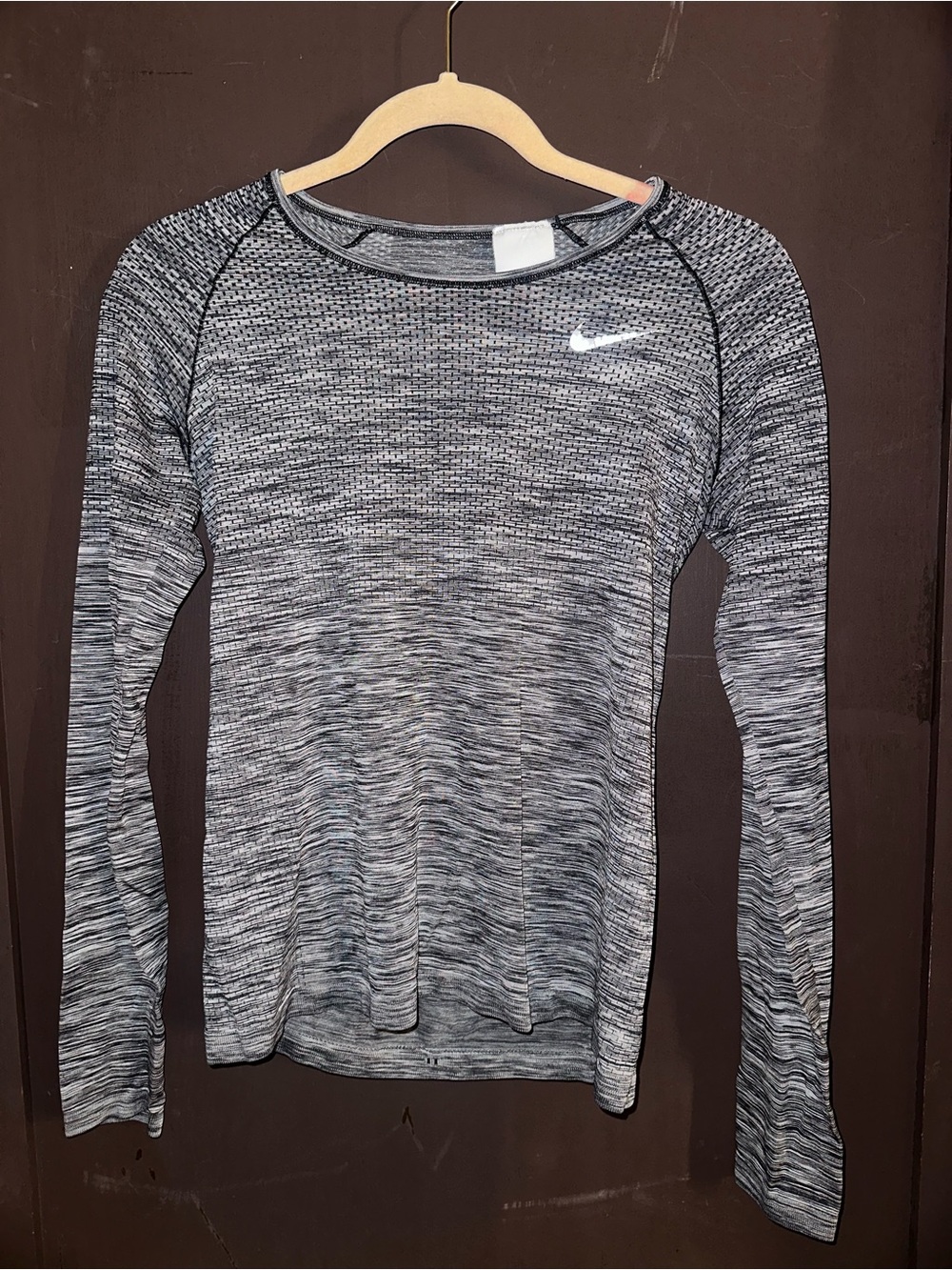Nike Women’s Long-Sleeve Grey Space-Dye Performance Tee